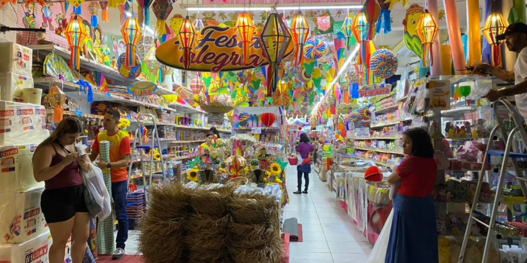 Fachada ou ambiente de + Festa e Alegria