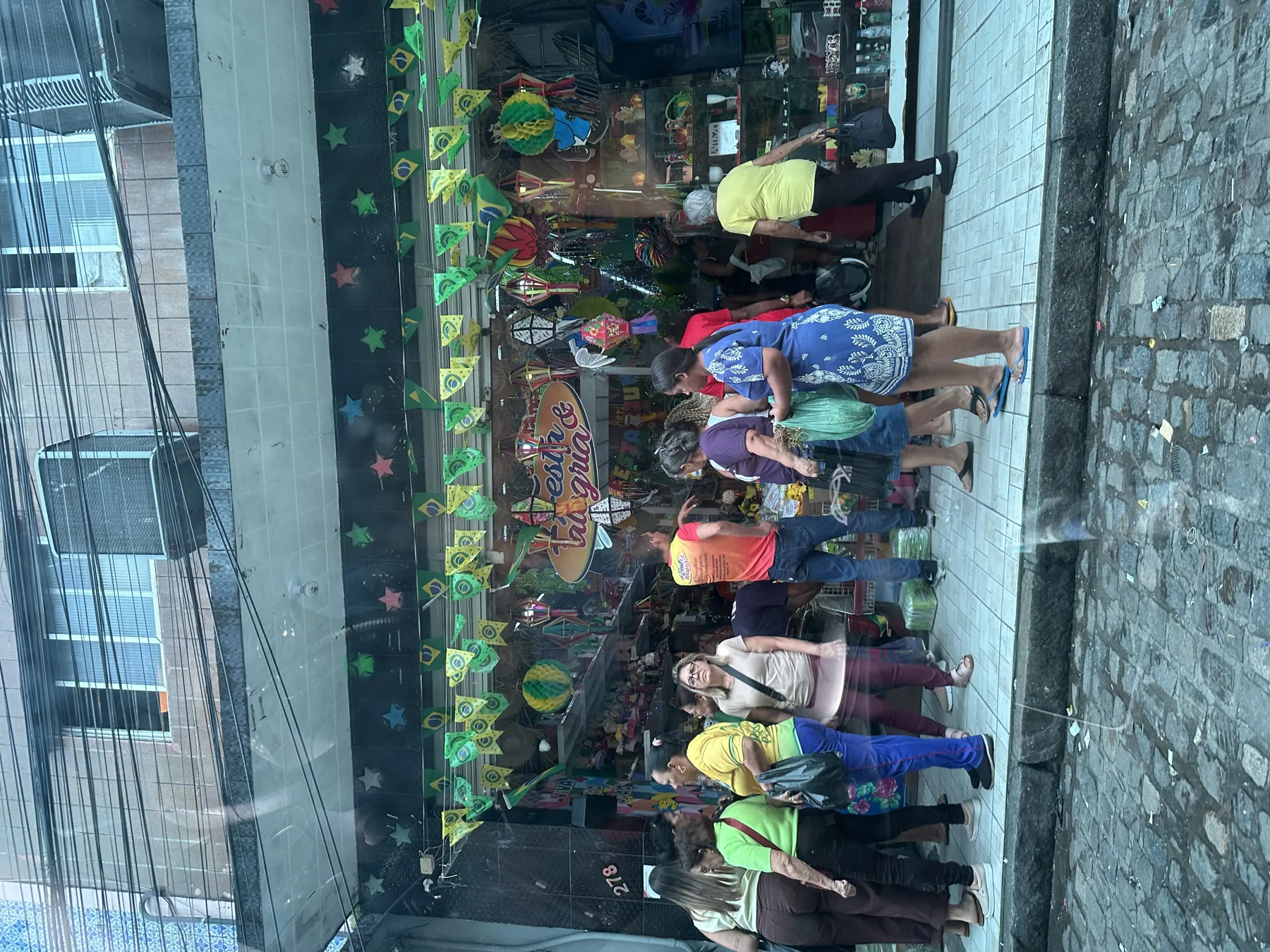Fachada ou ambiente de + Festa e Alegria